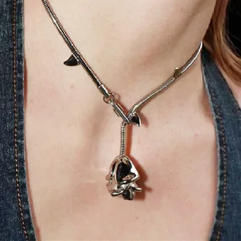 2023 Новое металлическое ожерелье с подвеской в виде цветка Розы, женская дизайнерская цепочка с цветком на ключице, трендовые ювелирные изделия