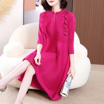 Весеннее платье Женское 2023 Модные оборки, расшитые клеши, Свободная эластичная плиссированная одежда Miyake, Розово-красная